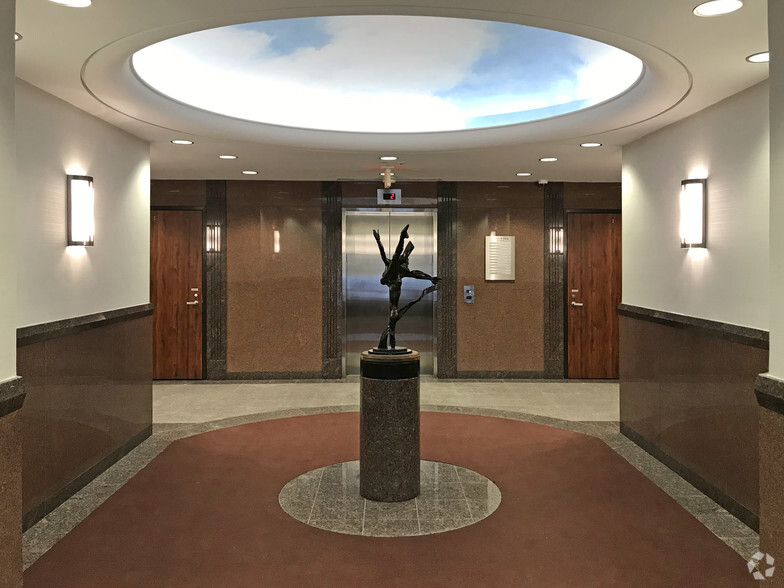 21500 Haggerty Rd, Northville, MI for lease - Lobby - Image 2 of 8