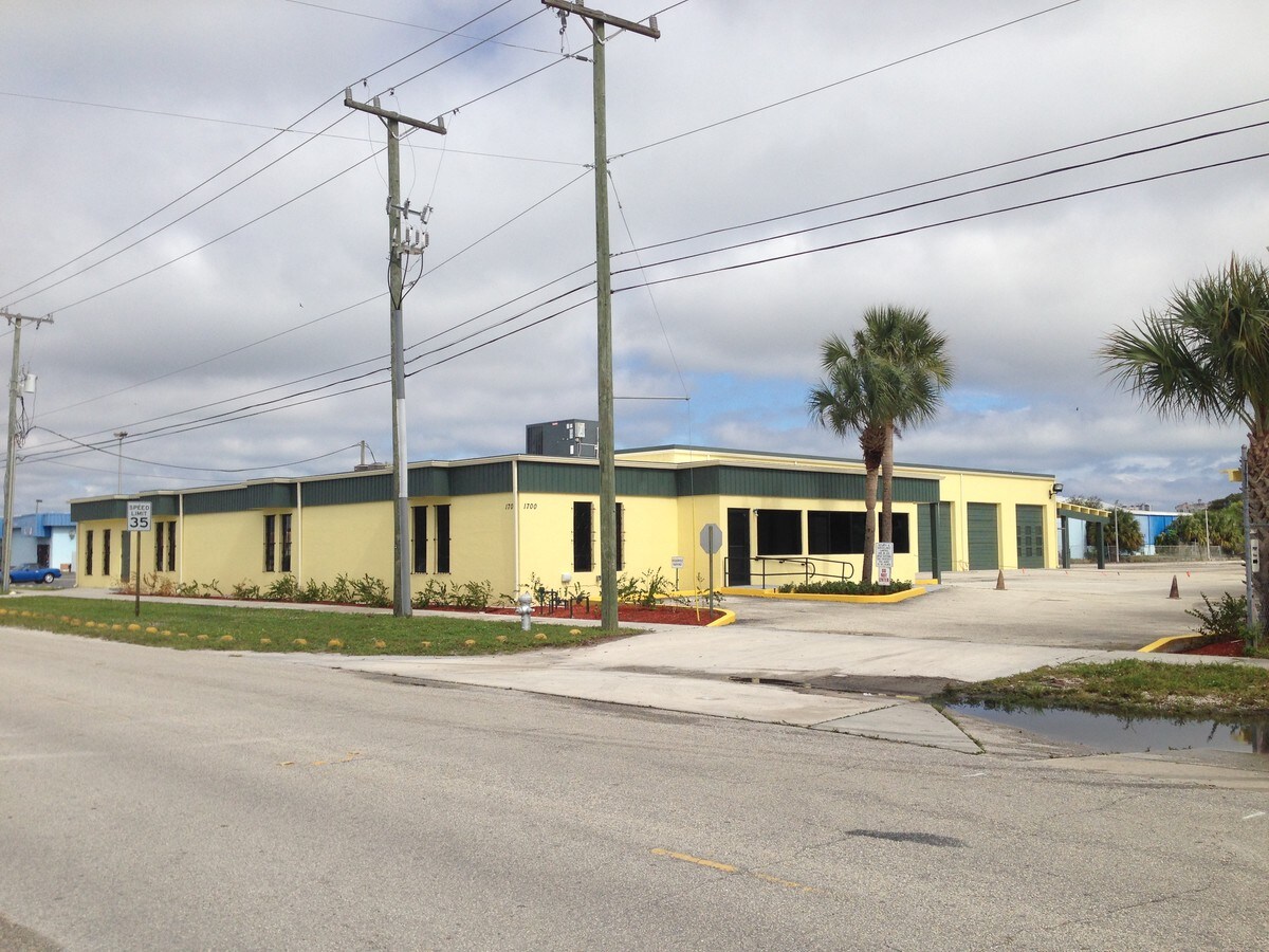 1700 N Florida Mango Rd, West Palm Beach, FL 33409