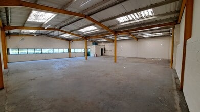 1-7 Clarke Rd, Milton Keynes for lease Interior Photo- Image 2 of 2