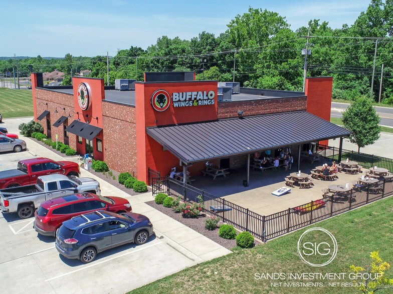 3230 John Williams Blvd, Bedford, IN for sale - Primary Photo - Image 1 of 1