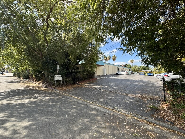 625-725 San Aleso Ave, Sunnyvale, CA for lease - Building Photo - Image 2 of 38