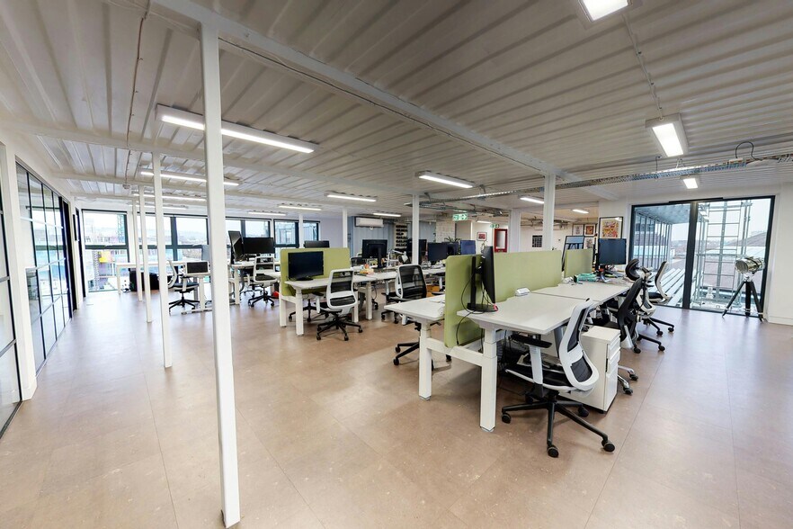 212 Regents Park Rd, London for lease - Interior Photo - Image 1 of 38