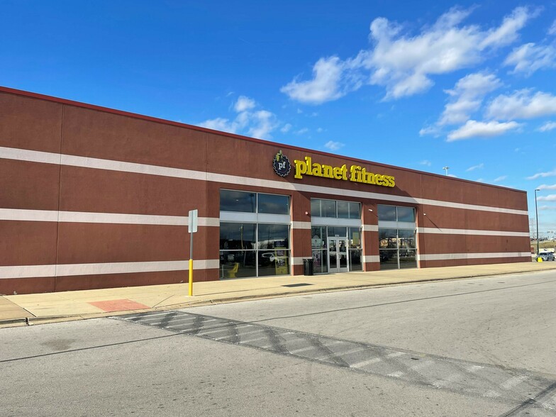 17555 S Torrence Ave, Lansing, IL for lease - Building Photo - Image 1 of 9