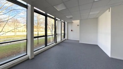 Flex in Grigny for lease Interior Photo- Image 1 of 7