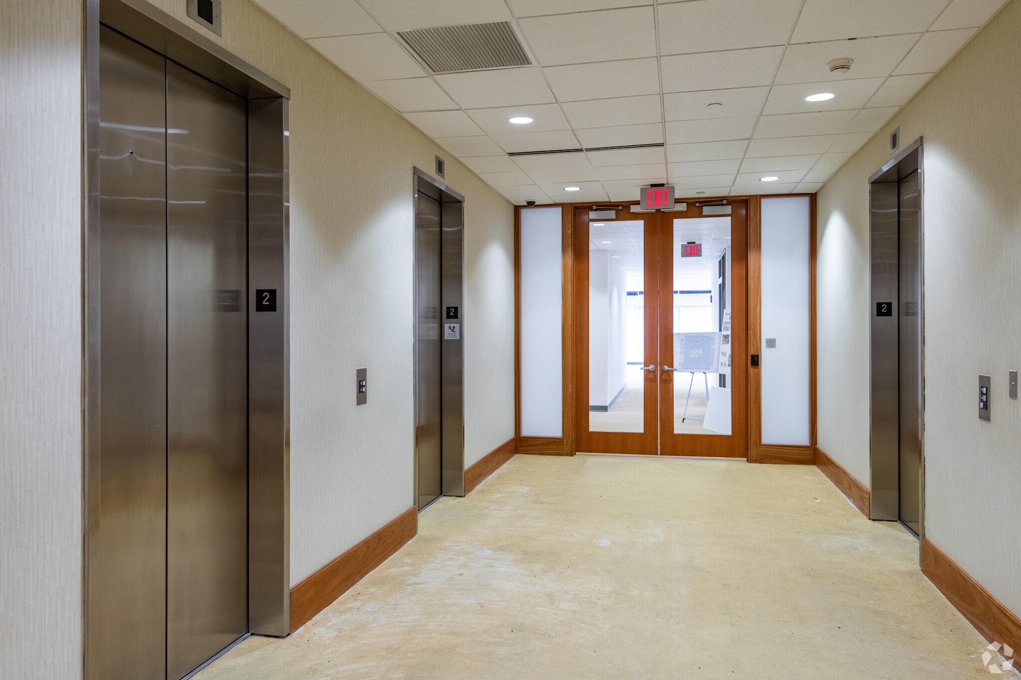 875 E Wisconsin Ave, Milwaukee, WI for lease Interior Photo- Image 1 of 9