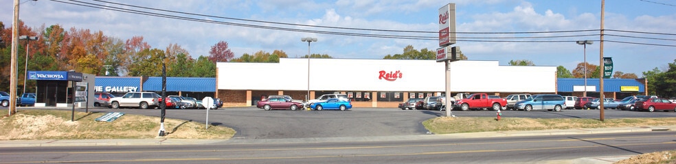 211-221 W Columbia Ave, Batesburg, SC for sale - Building Photo - Image 2 of 10