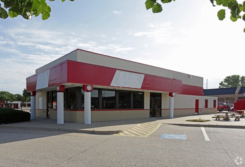 526 W Arapaho Rd, Richardson, TX 75080