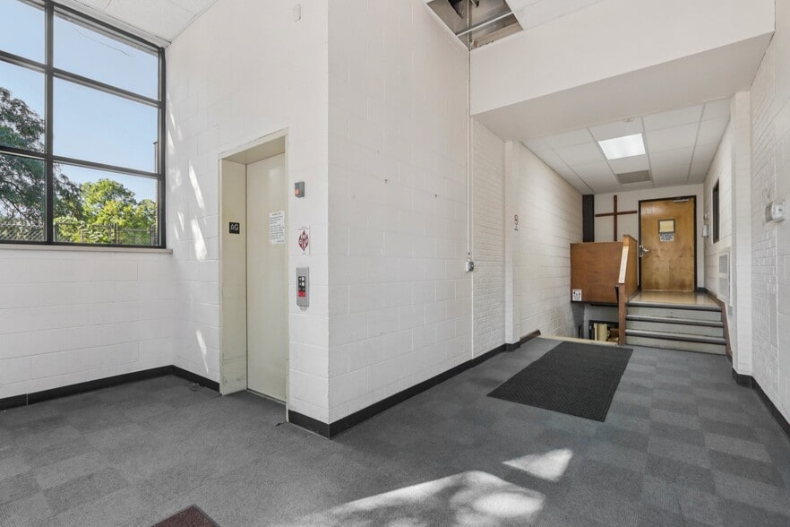 1645 N 25th St, Milwaukee, WI for sale - Building Photo - Image 3 of 33