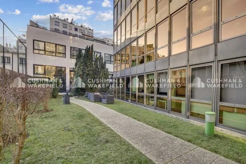 Office in Neuilly-sur-Seine for lease - Building Photo - Image 1 of 14