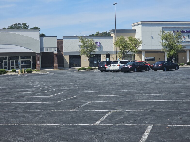 3740 S Holden Rd, Greensboro, NC for lease - Building Photo - Image 2 of 7