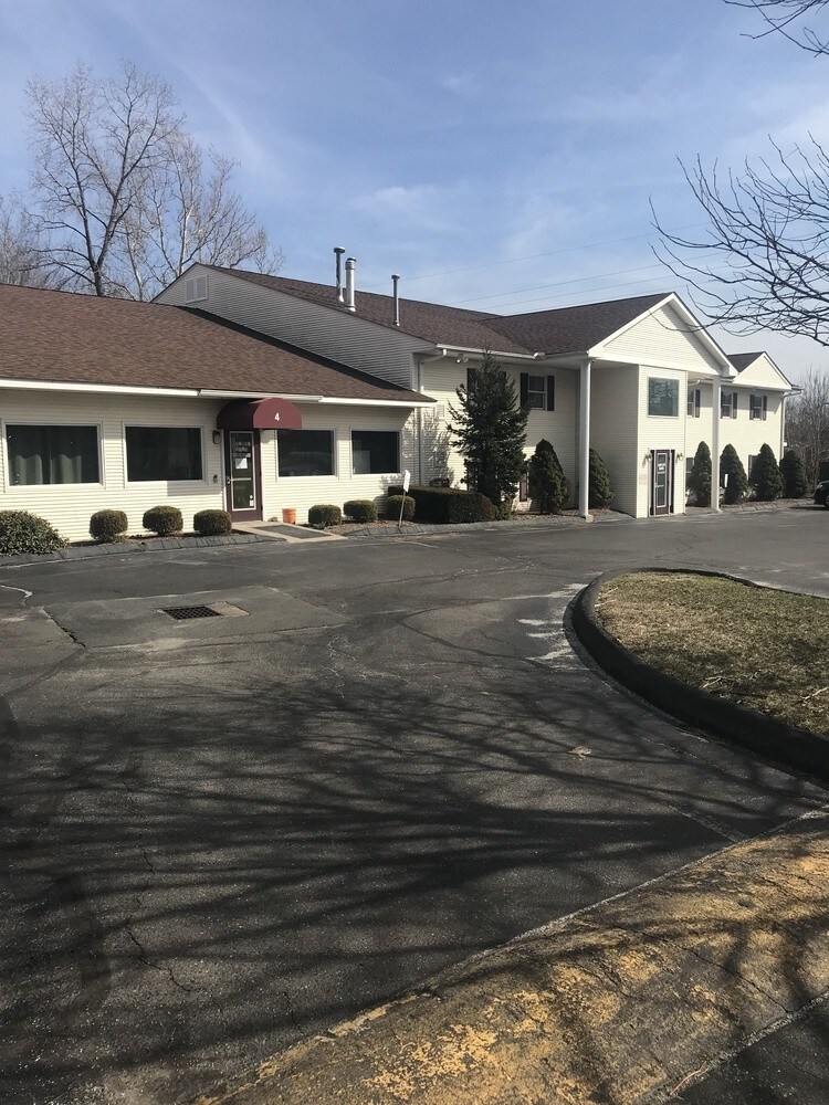 4 Circle Dr, Wallingford, CT for sale Primary Photo- Image 1 of 1