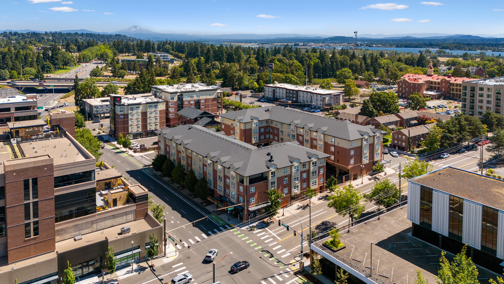 305 E Mill Plain Blvd, Vancouver, WA for lease - Building Photo - Image 1 of 11