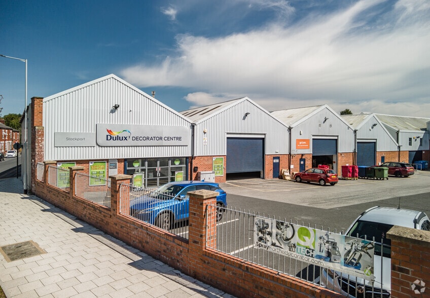 Waterloo Rd, Stockport for lease - Primary Photo - Image 1 of 7