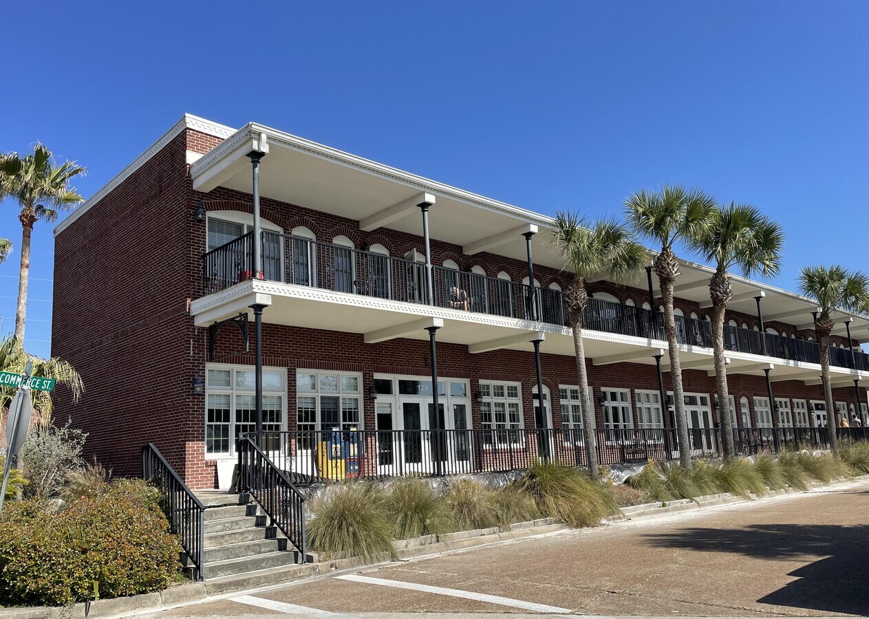 129A Commerce St, Apalachicola, FL 32320