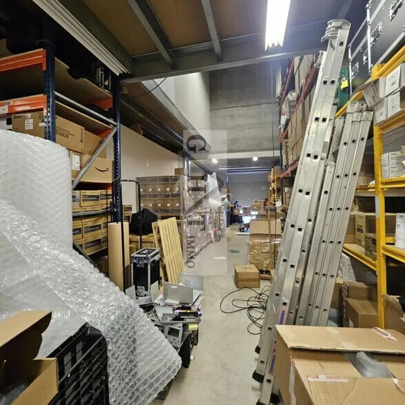 Industrial in Lieusaint for lease - Interior Photo - Image 2 of 9