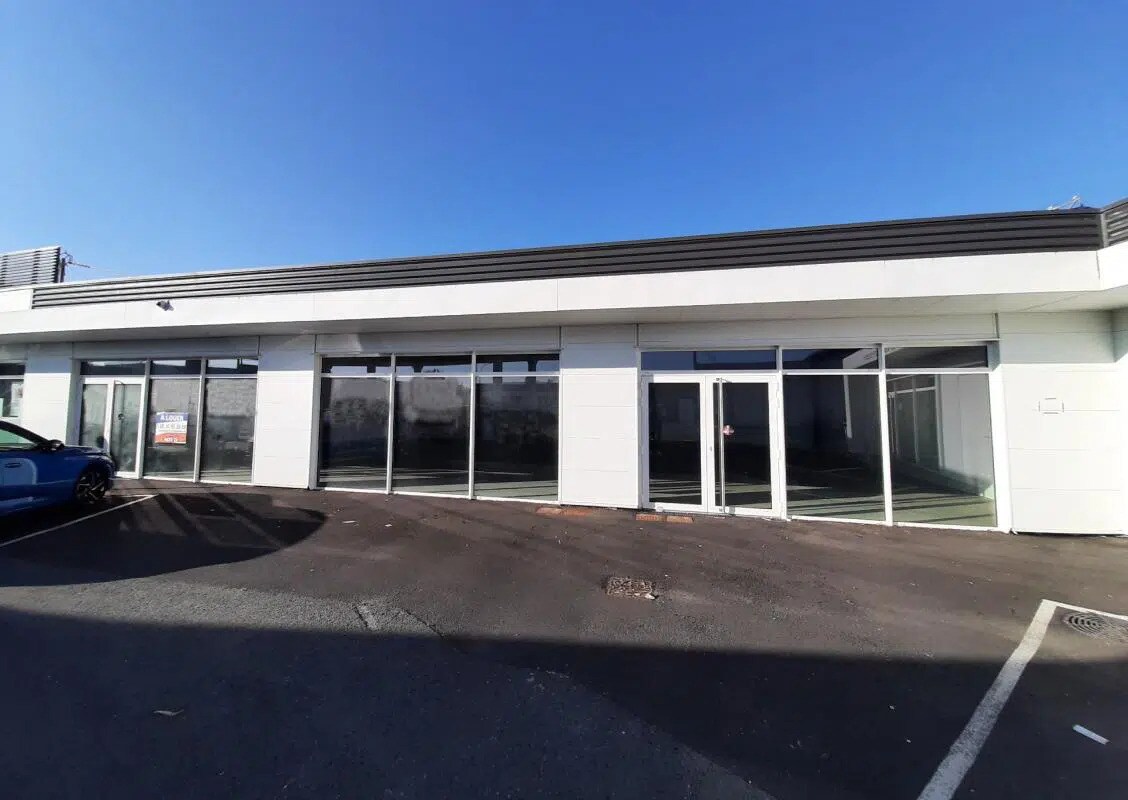 Retail in Poitiers for lease Building Photo- Image 1 of 3