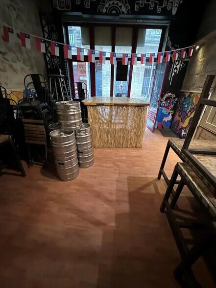 Retail in Bordeaux for lease - Interior Photo - Image 3 of 3