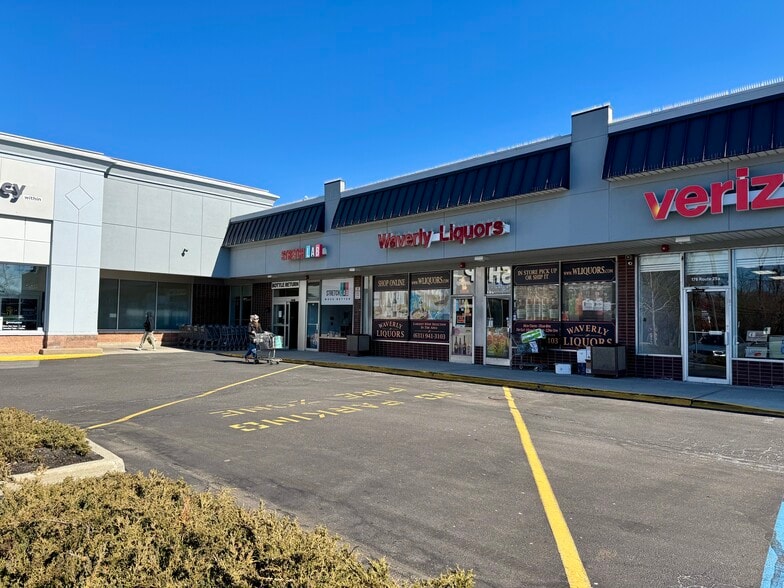 175 Route 25A, East Setauket, NY for lease - Building Photo - Image 3 of 8