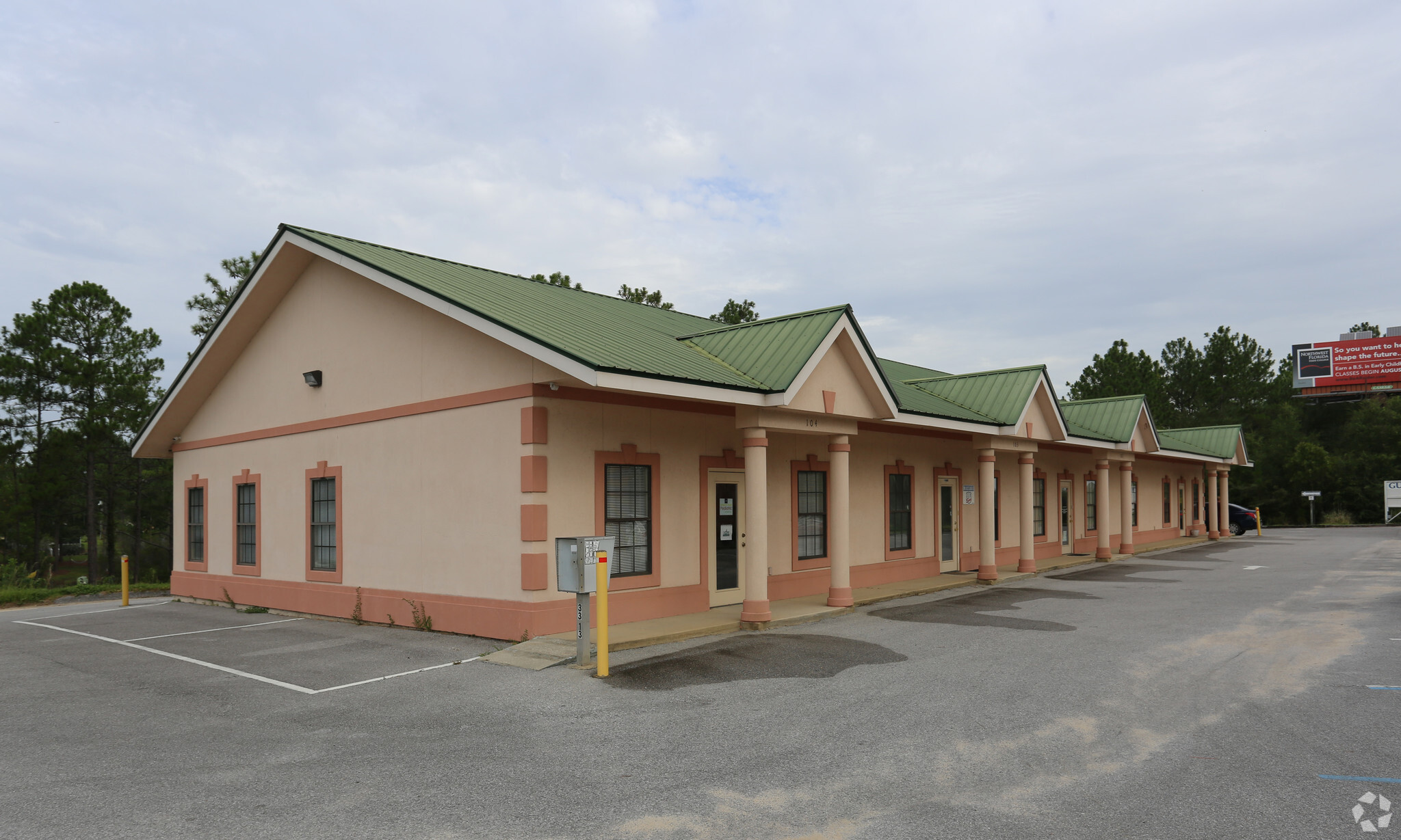 Office in Defuniak Springs, FL for sale Primary Photo- Image 1 of 1