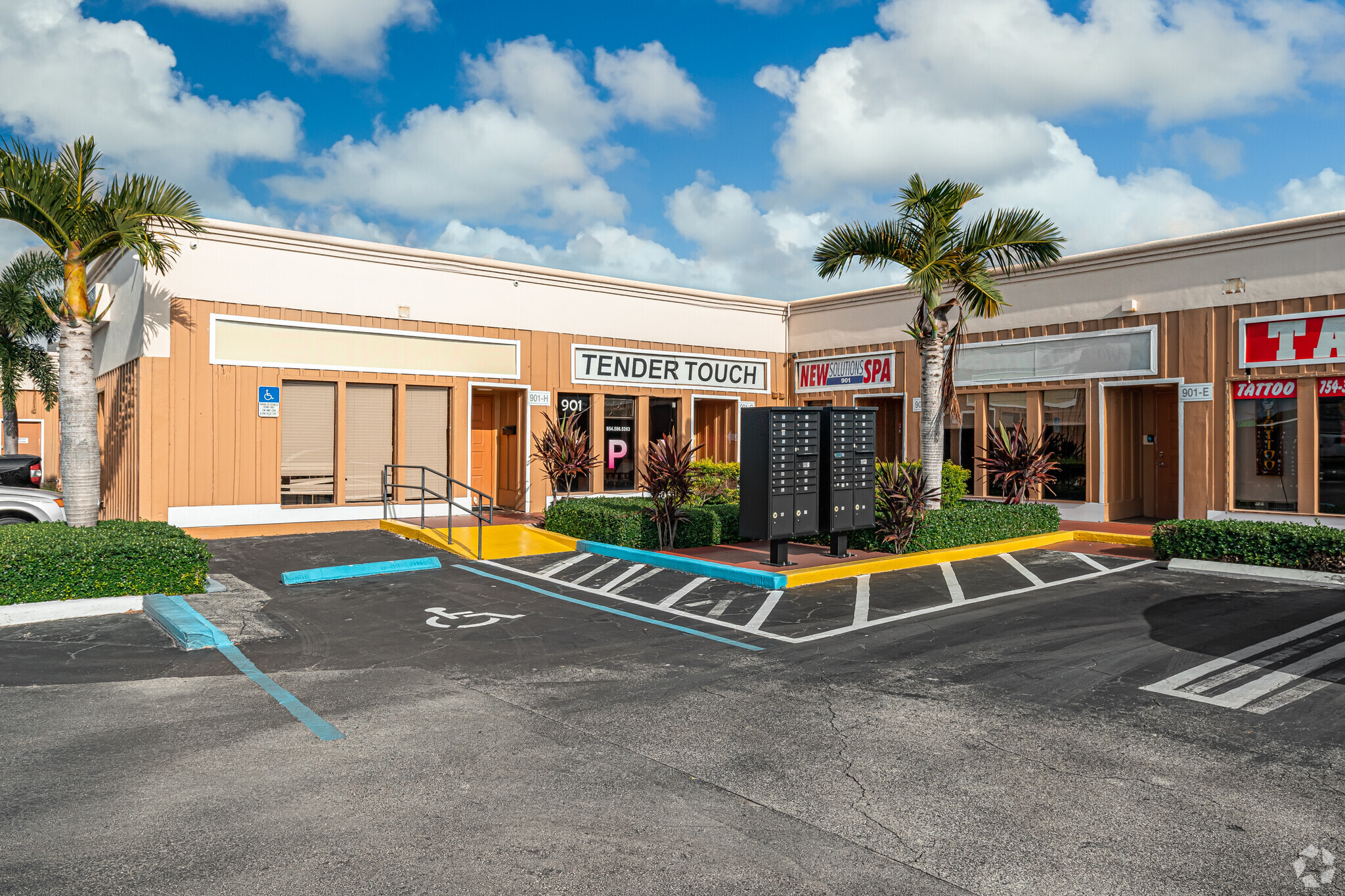 901 E Sample Rd, Pompano Beach, FL for lease Primary Photo- Image 1 of 2