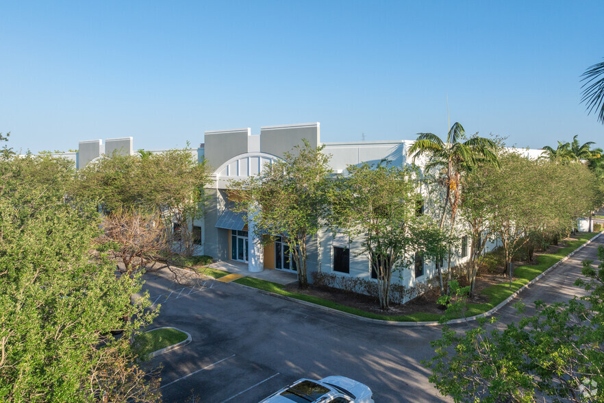 4800 Lyons Technology Pky, Coconut Creek, FL for lease - Building Photo - Image 1 of 31