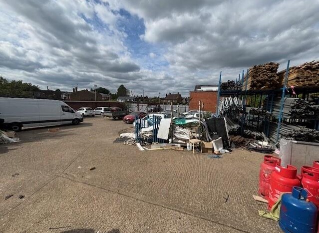 9 Gore Rd, Burnham for sale Primary Photo- Image 1 of 2