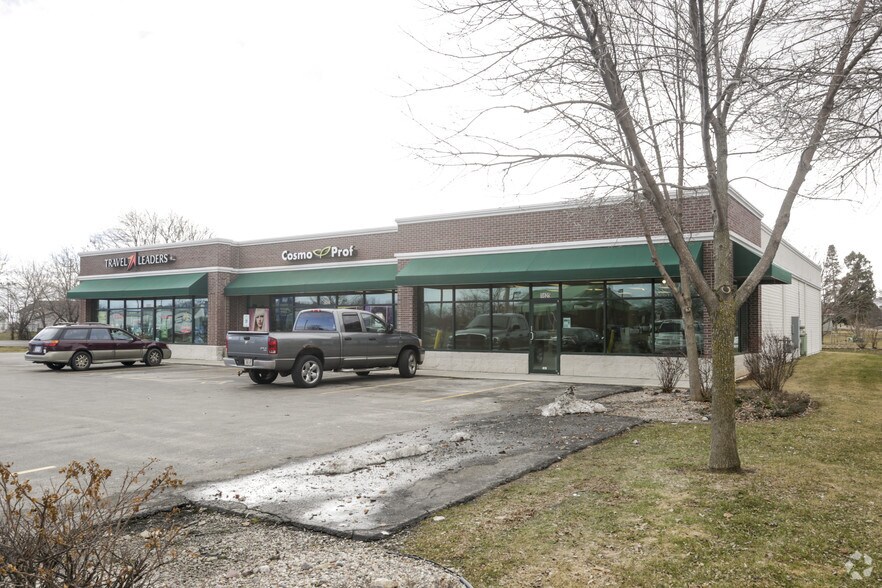 1623-1625 W 20th Ave, Oshkosh, WI for sale - Primary Photo - Image 1 of 1