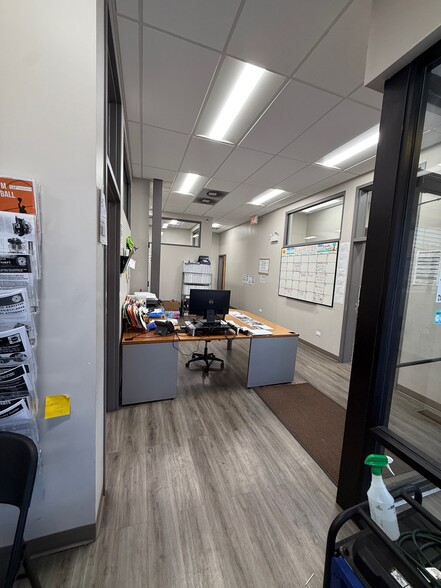 9201 S Commercial, Chicago, IL for lease - Building Photo - Image 2 of 7