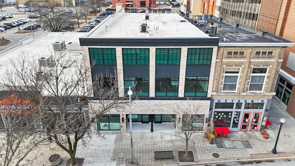 205-209 N Neil St, Champaign, IL for lease - Building Photo - Image 1 of 4