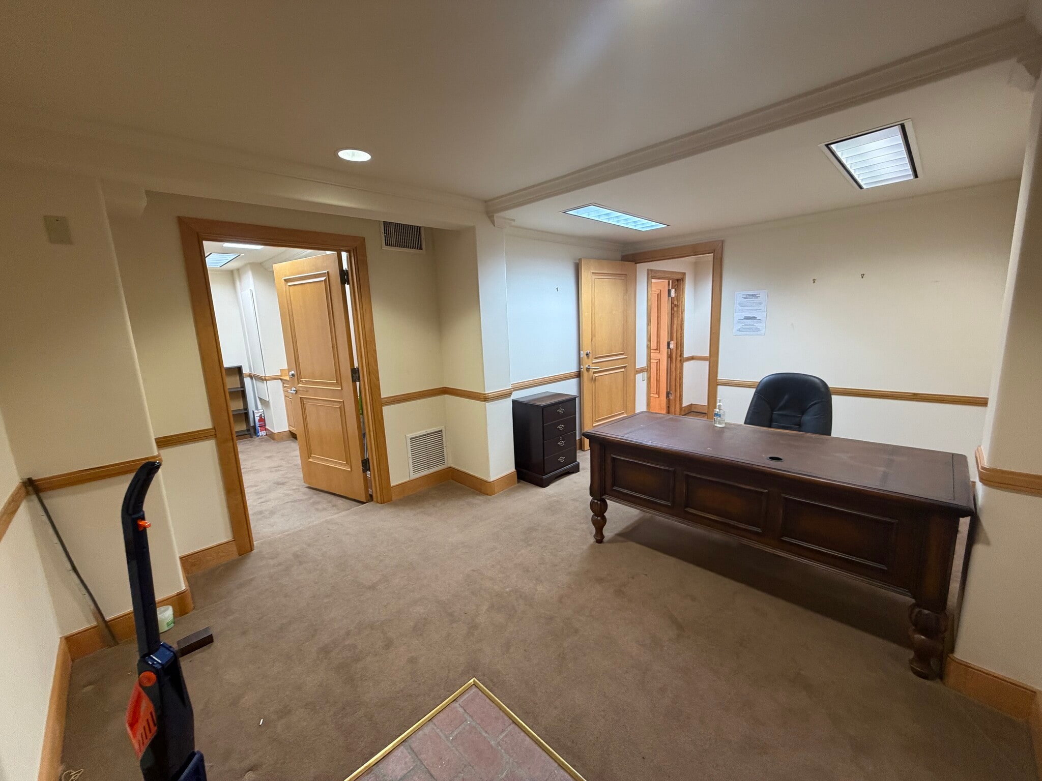 1554 S Sepulveda Blvd, Los Angeles, CA for lease Interior Photo- Image 1 of 4