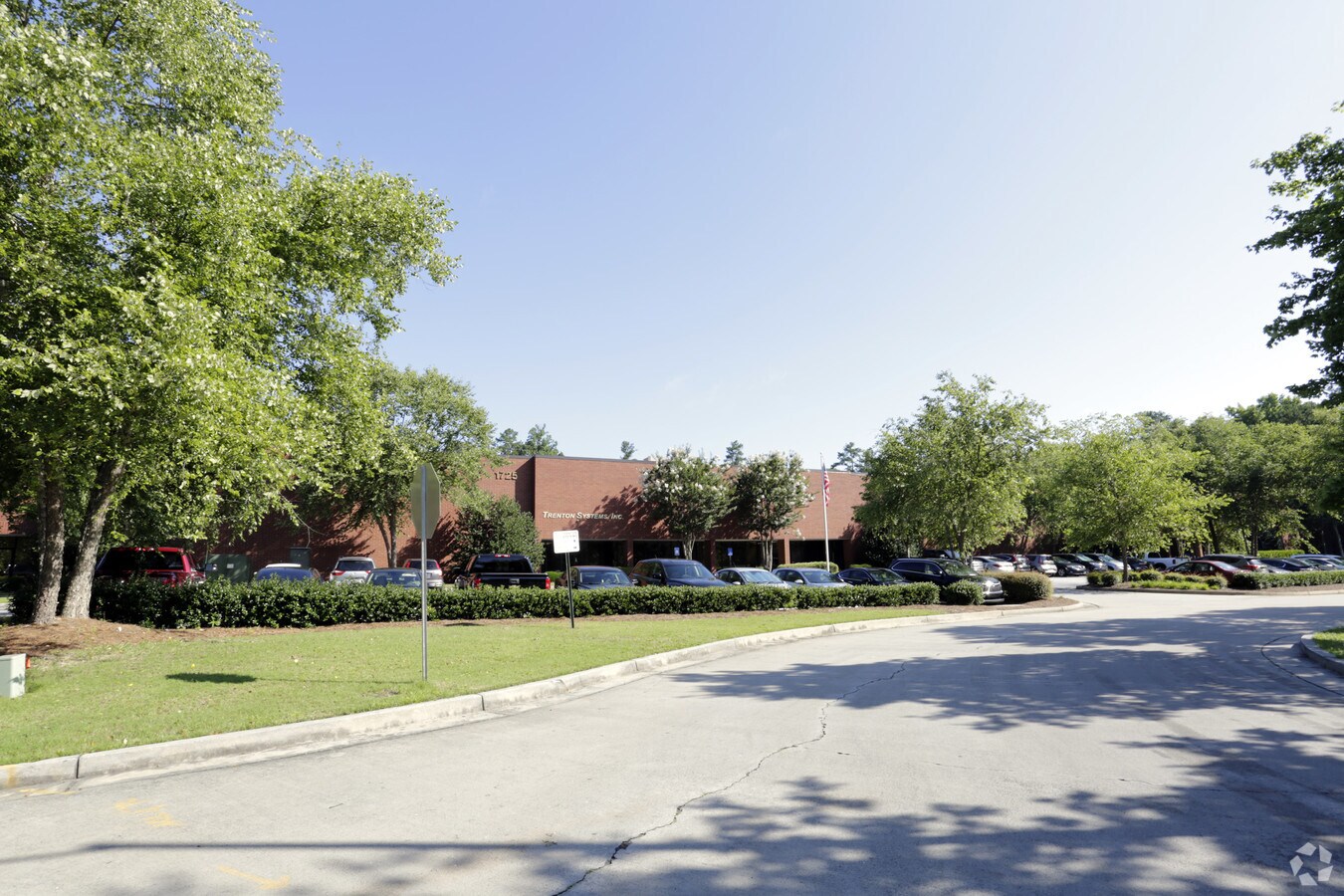 1725 MacLeod Dr, Lawrenceville, GA 30043