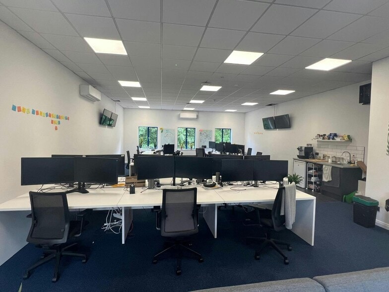 Tollgate, Eastleigh for lease - Interior Photo - Image 2 of 17