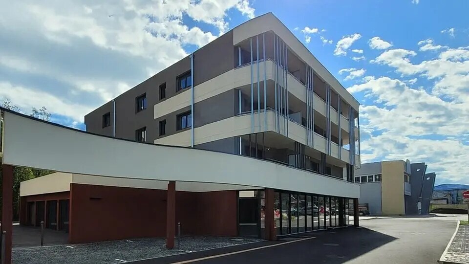 Retail in Viviers-du-Lac for lease - Building Photo - Image 2 of 11