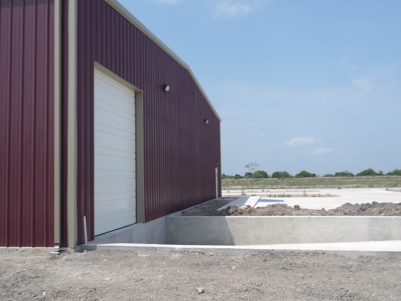 6201 6201 FM 106 Unit 5 & FM 509, Harlingen, TX for lease - Building Photo - Image 2 of 32