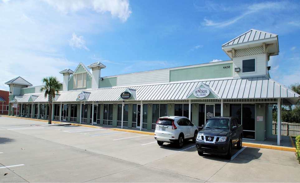 4430-4450 NE Dixie Hwy, Palm Bay, FL for lease - Building Photo - Image 1 of 2