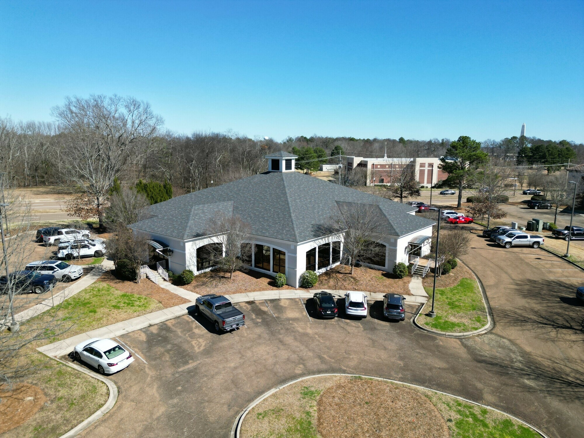 601 Crescent Blvd, Ridgeland, MS for lease Primary Photo- Image 1 of 24