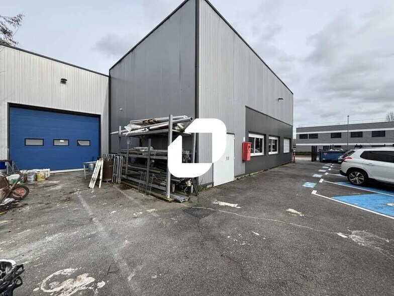 Flex in Guibeville for sale - Building Photo - Image 1 of 13