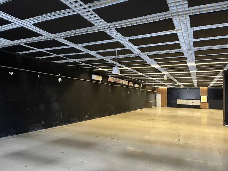 Retail in Nogent-sur-Oise for lease - Interior Photo - Image 1 of 4