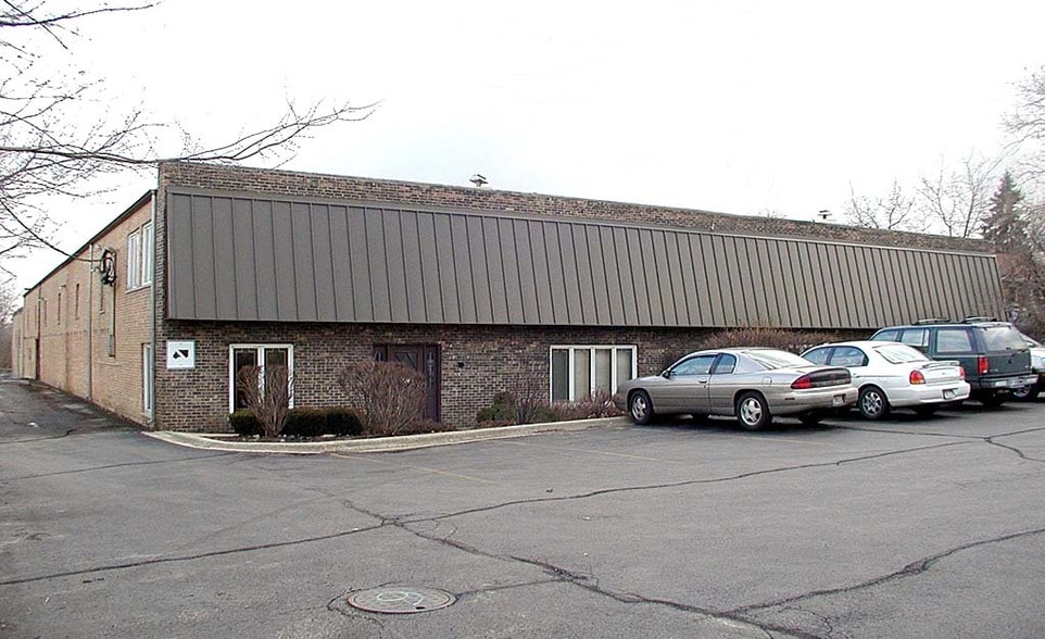 Lisle Industrial/Flex Offering portfolio of 2 properties for sale on LoopNet.com - Building Photo - Image 2 of 2