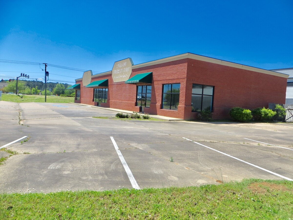 2282 Lakeland Dr, Flowood, MS 39232