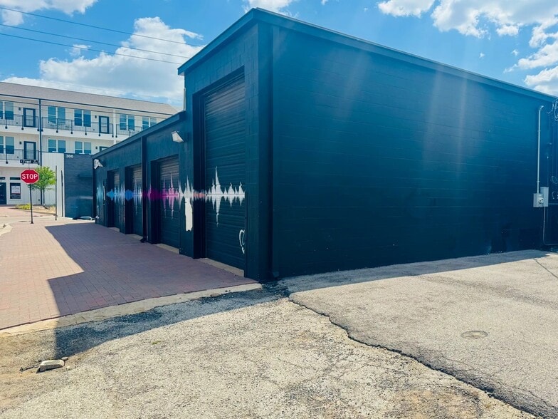 213-215 E Front St, Arlington, TX for lease - Building Photo - Image 2 of 4