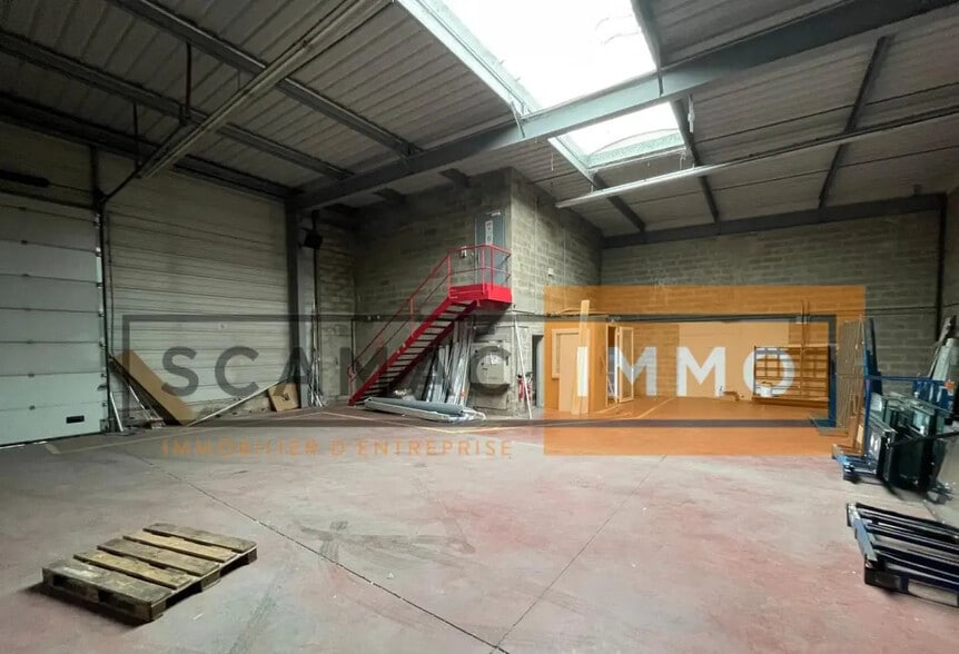 Office in Noisiel for lease - Building Photo - Image 1 of 13