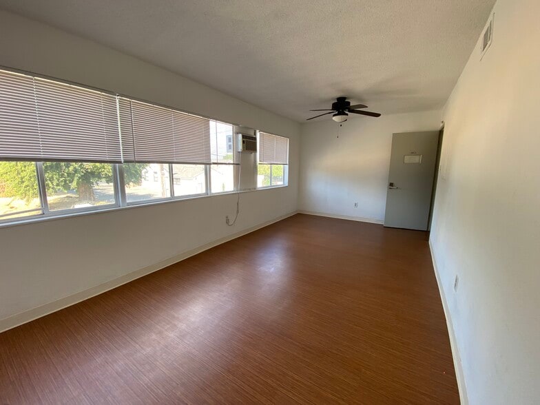 275 N Main St, Manteca, CA for lease - Primary Photo - Image 2 of 19