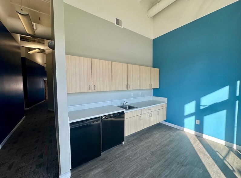 500 E Michigan Ave, Lansing, MI for lease - Interior Photo - Image 2 of 15