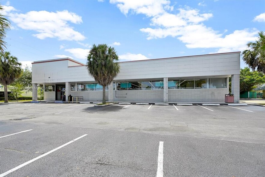 4400 Hollywood Blvd, Hollywood, FL for lease - Building Photo - Image 2 of 15