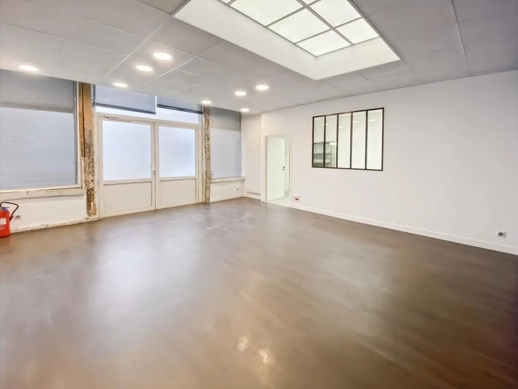 Location Bureaux 272 m² - Photo 1