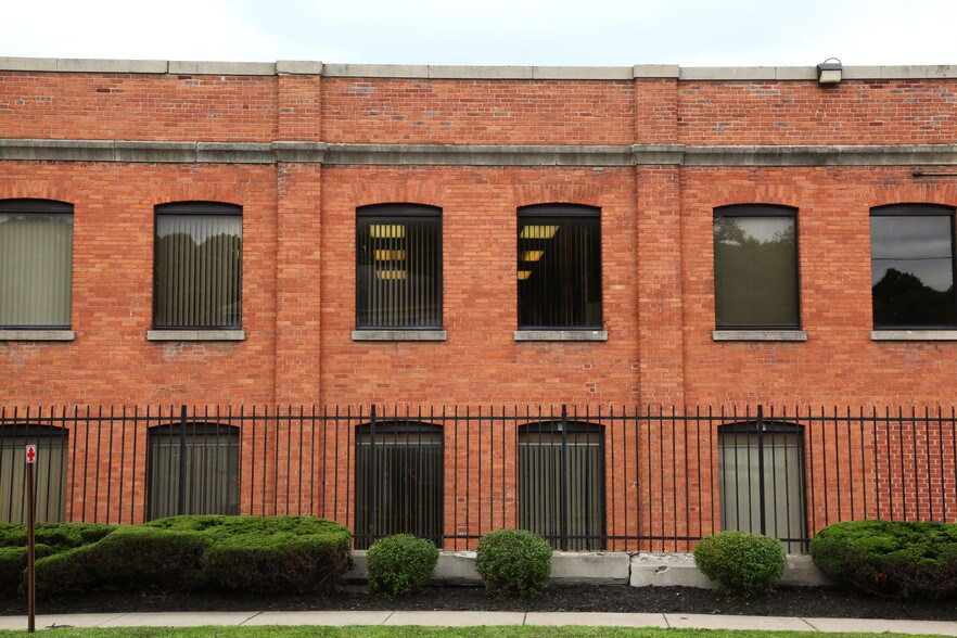 900 Hiawatha Blvd E, Syracuse, NY for sale - Building Photo - Image 1 of 1
