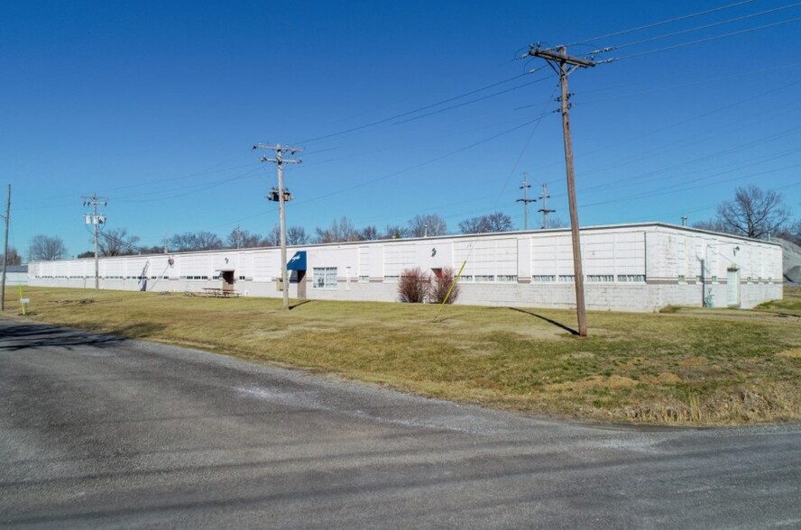 1015 W Jefferson St, Vandalia, IL for lease - Primary Photo - Image 1 of 6