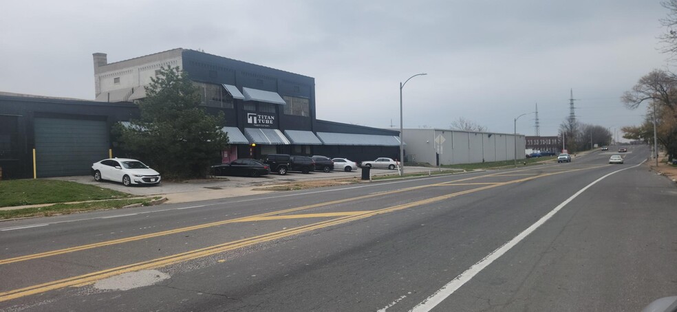 5739 Natural Bridge Rd, Saint Louis, MO for lease - Building Photo - Image 2 of 3