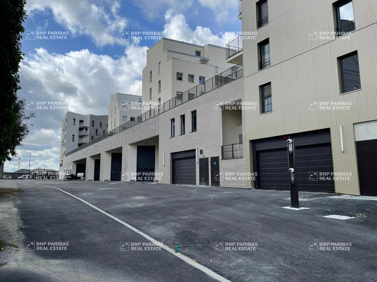 Flex in Ivry-sur-Seine for lease Building Photo- Image 1 of 5